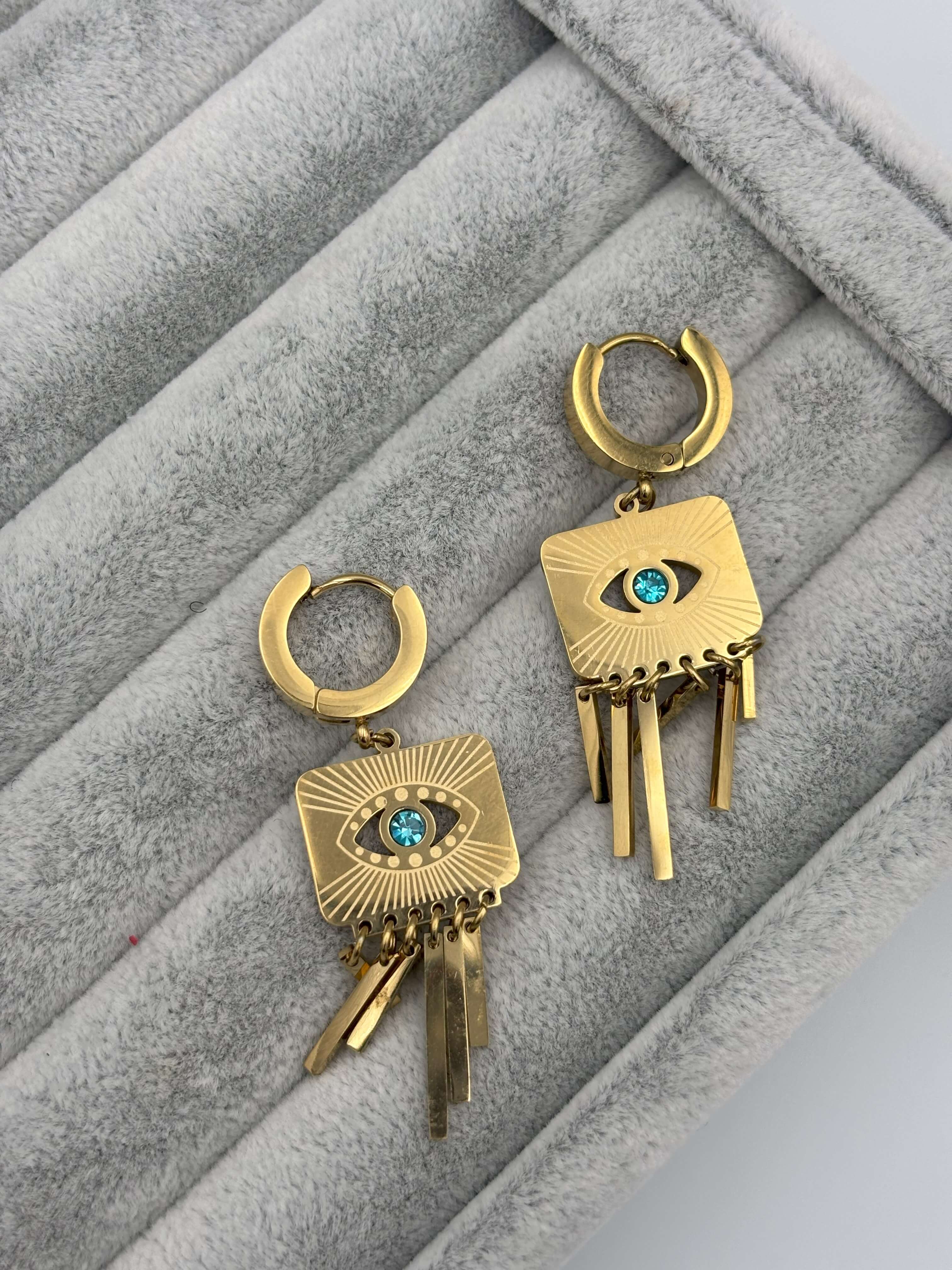 ÇELİK SALLANTILI GÖZ KÜPE(GOLD)