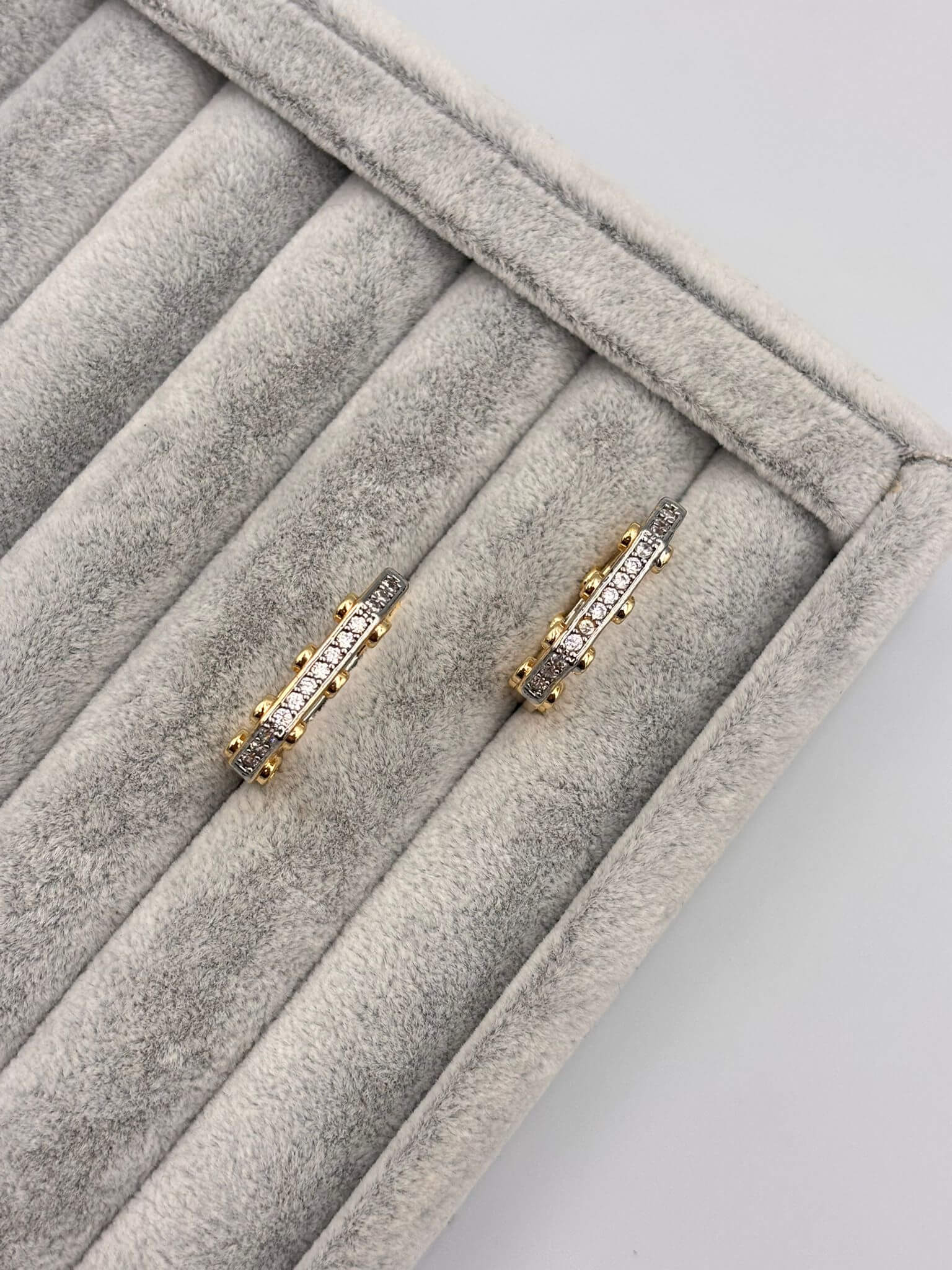 ÖZEL SERİ GÖMME TAŞLI DİKDÖRTGEN TAŞLI KÜPE